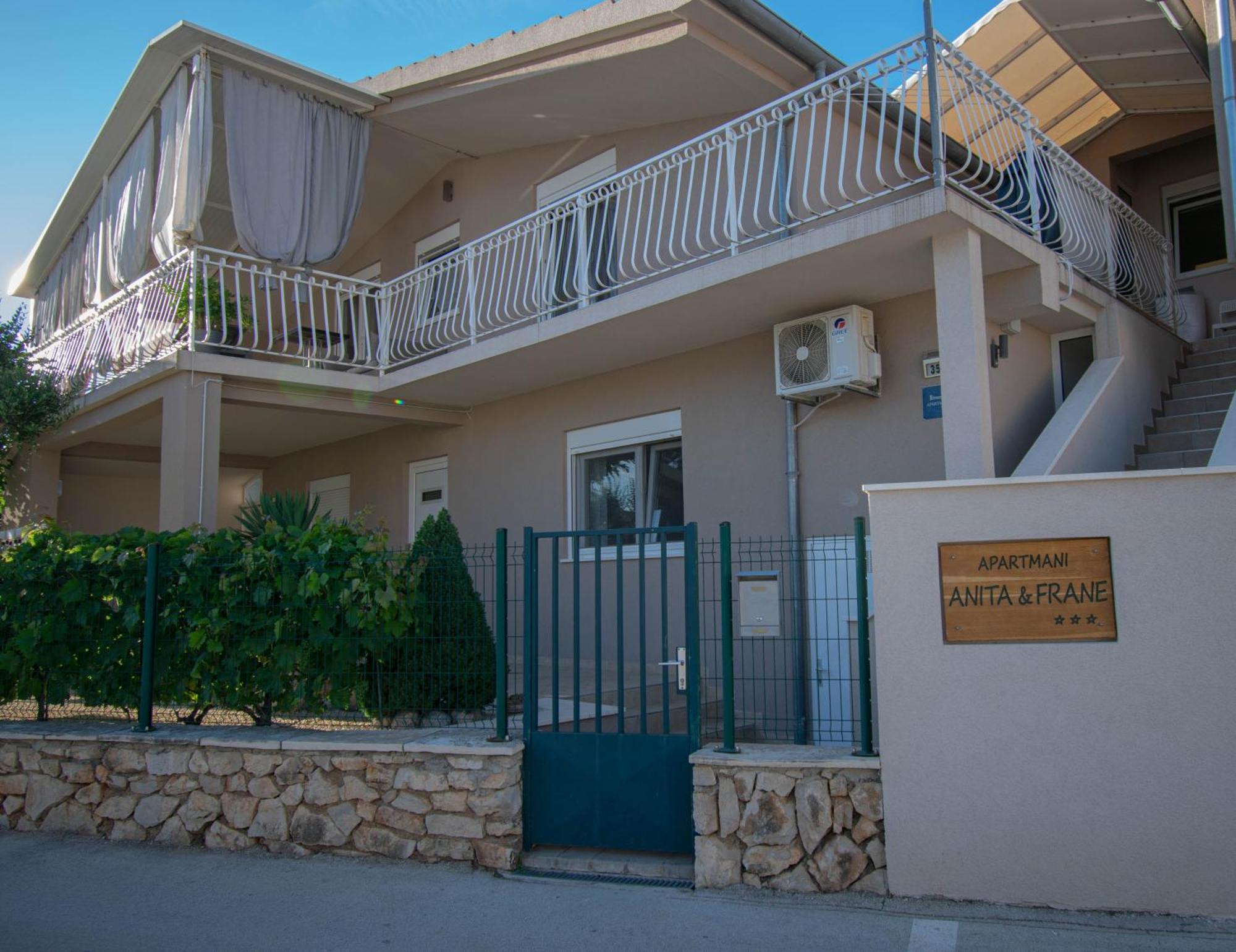 Apartments Anita Frane Водице Екстериор снимка